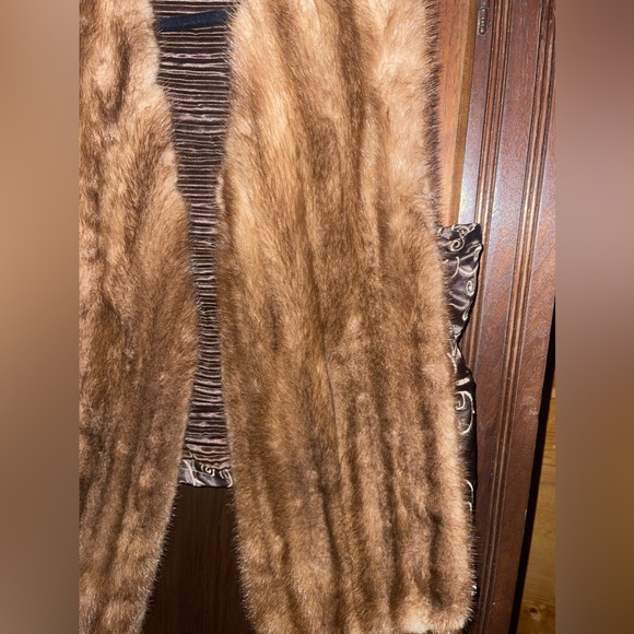 Real Mink Fur Vest Custom Made (MOB WIFE VIBES) - Picture 2 of 5